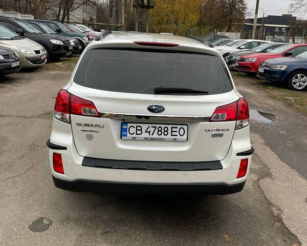Белый Субару Аутбек, объемом двигателя 2 л и пробегом 230 тыс. км за 11000 $, фото 5 на Automoto.ua