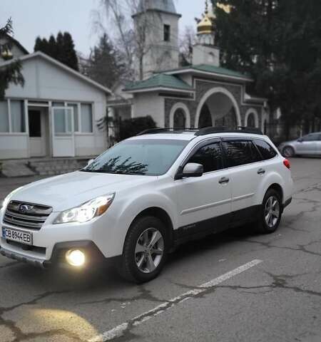 Белый Субару Аутбек, объемом двигателя 2.46 л и пробегом 145 тыс. км за 13500 $, фото 2 на Automoto.ua