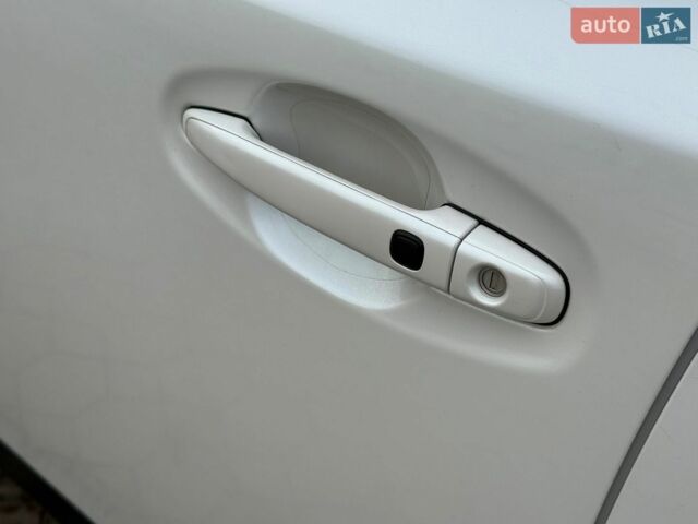 Белый Субару Аутбек, объемом двигателя 2 л и пробегом 176 тыс. км за 8500 $, фото 20 на Automoto.ua