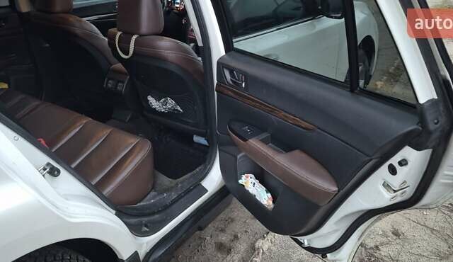 Білий Субару Аутбек, об'ємом двигуна 2.46 л та пробігом 280 тис. км за 11000 $, фото 27 на Automoto.ua