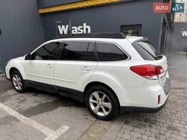 Білий Субару Аутбек, об'ємом двигуна 2.46 л та пробігом 220 тис. км за 12499 $, фото 5 на Automoto.ua