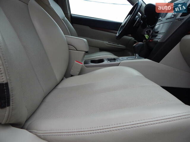 Белый Субару Аутбек, объемом двигателя 2.46 л и пробегом 240 тыс. км за 10890 $, фото 80 на Automoto.ua