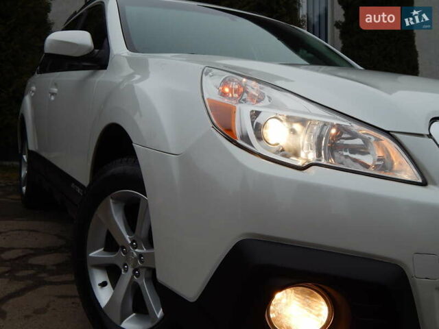 Белый Субару Аутбек, объемом двигателя 2.46 л и пробегом 240 тыс. км за 10890 $, фото 10 на Automoto.ua