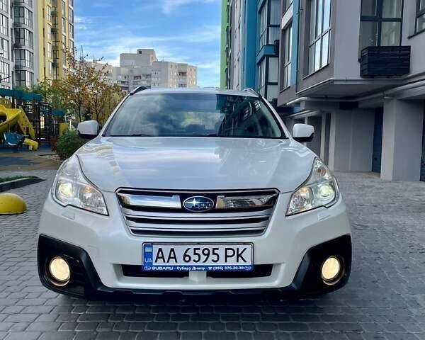 Субару Аутбек 2013 в Днепре (Днепропетровске) на Automoto.ua Белый Субару Аутбек, объемом двигателя 2.46 л и пробегом 179 тыс. км за 10100 $, фото 6 на Automoto.ua