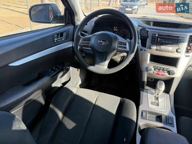 Белый Субару Аутбек, объемом двигателя 2.5 л и пробегом 222 тыс. км за 8950 $, фото 43 на Automoto.ua