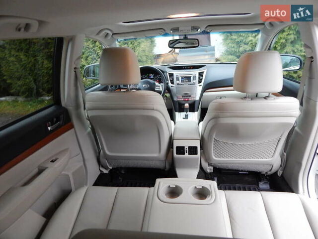 Белый Субару Аутбек, объемом двигателя 2.46 л и пробегом 240 тыс. км за 10890 $, фото 92 на Automoto.ua