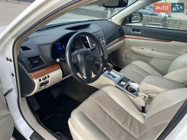 Субару Аутбек 2013 у Львові на Automoto.ua Білий Субару Аутбек, об'ємом двигуна 2.5 л та пробігом 238 тис. км за 8888 $, фото 11 на Automoto.ua