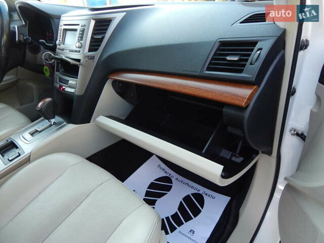 Белый Субару Аутбек, объемом двигателя 2.5 л и пробегом 240 тыс. км за 9990 $, фото 63 на Automoto.ua