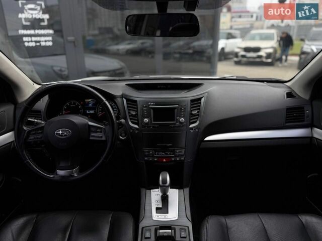 Белый Субару Аутбек, объемом двигателя 2.46 л и пробегом 261 тыс. км за 11990 $, фото 12 на Automoto.ua