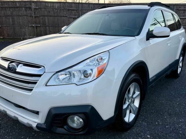 Белый Субару Аутбек, объемом двигателя 2.5 л и пробегом 87 тыс. км за 2000 $, фото 2 на Automoto.ua