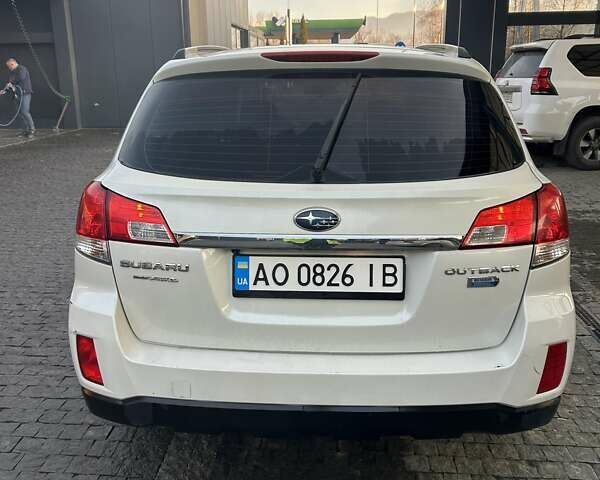 Белый Субару Аутбек, объемом двигателя 2 л и пробегом 255 тыс. км за 9700 $, фото 5 на Automoto.ua