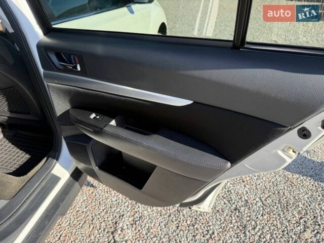 Белый Субару Аутбек, объемом двигателя 2.5 л и пробегом 222 тыс. км за 8950 $, фото 46 на Automoto.ua