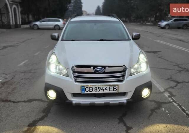 Белый Субару Аутбек, объемом двигателя 2.46 л и пробегом 145 тыс. км за 13500 $, фото 5 на Automoto.ua