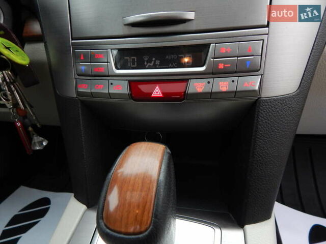 Белый Субару Аутбек, объемом двигателя 2.46 л и пробегом 240 тыс. км за 10890 $, фото 85 на Automoto.ua