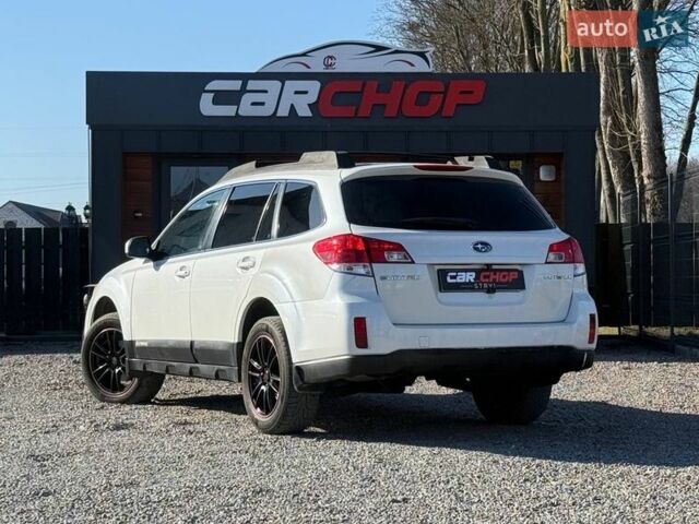 Белый Субару Аутбек, объемом двигателя 2.5 л и пробегом 222 тыс. км за 8950 $, фото 2 на Automoto.ua