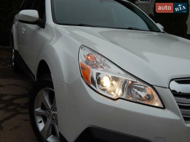 Белый Субару Аутбек, объемом двигателя 2.46 л и пробегом 240 тыс. км за 10890 $, фото 15 на Automoto.ua