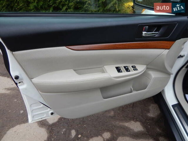 Белый Субару Аутбек, объемом двигателя 2.46 л и пробегом 240 тыс. км за 10890 $, фото 65 на Automoto.ua