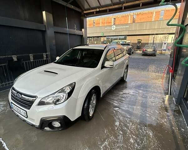 Белый Субару Аутбек, объемом двигателя 2 л и пробегом 255 тыс. км за 9700 $, фото 1 на Automoto.ua