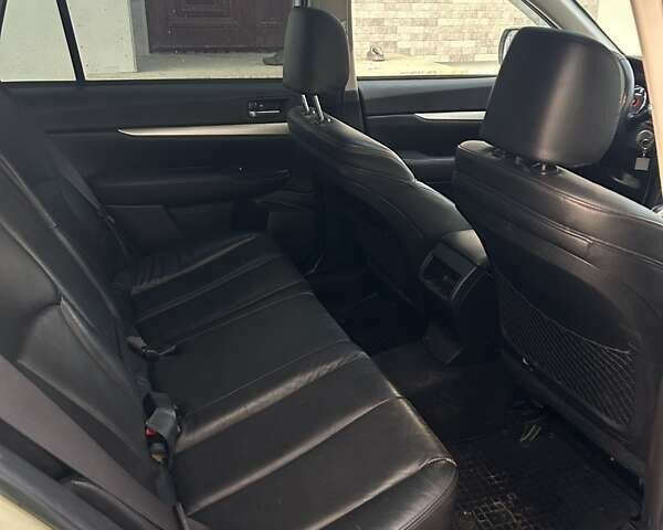 Белый Субару Аутбек, объемом двигателя 2 л и пробегом 255 тыс. км за 9700 $, фото 11 на Automoto.ua