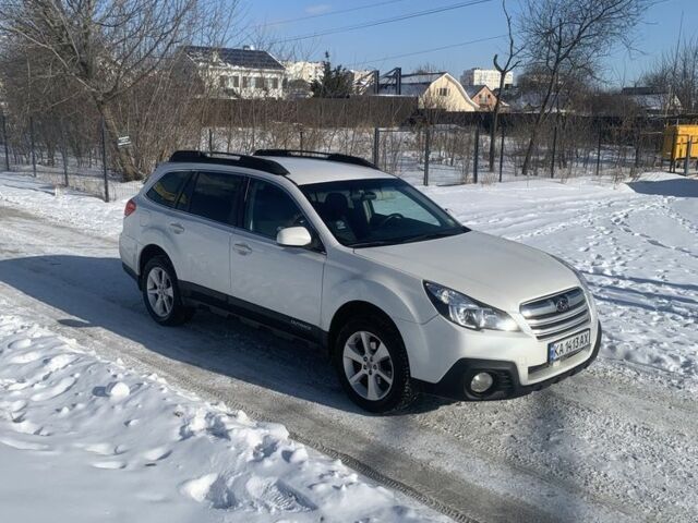 Белый Субару Аутбек, объемом двигателя 2.5 л и пробегом 170 тыс. км за 9500 $, фото 3 на Automoto.ua