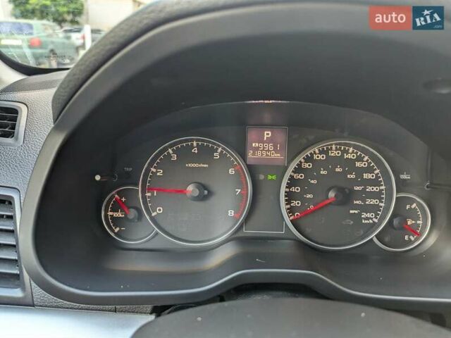 Белый Субару Аутбек, объемом двигателя 2.5 л и пробегом 220 тыс. км за 10000 $, фото 2 на Automoto.ua