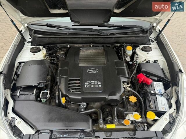 Белый Субару Аутбек, объемом двигателя 2 л и пробегом 176 тыс. км за 8500 $, фото 55 на Automoto.ua