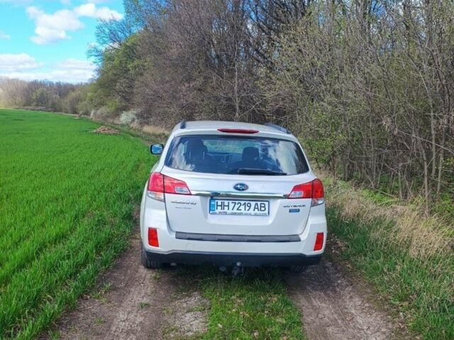 Білий Субару Аутбек, об'ємом двигуна 2 л та пробігом 235 тис. км за 8999 $, фото 4 на Automoto.ua