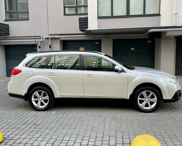 Субару Аутбек 2013 в Днепре (Днепропетровске) на Automoto.ua Белый Субару Аутбек, объемом двигателя 2.46 л и пробегом 179 тыс. км за 10100 $, фото 1 на Automoto.ua