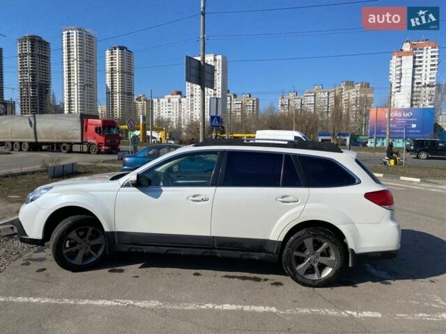 Белый Субару Аутбек, объемом двигателя 2.46 л и пробегом 185 тыс. км за 12400 $, фото 5 на Automoto.ua