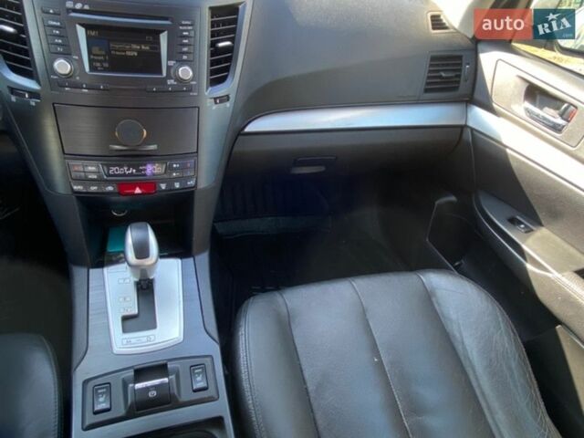 Белый Субару Аутбек, объемом двигателя 2.46 л и пробегом 185 тыс. км за 12400 $, фото 10 на Automoto.ua