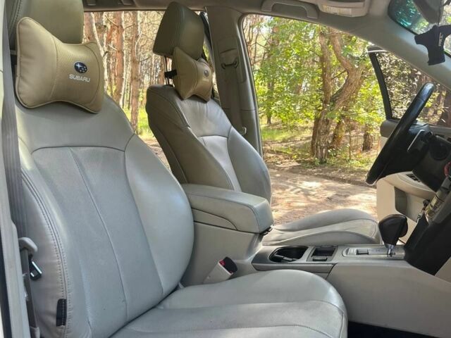 Белый Субару Аутбек, объемом двигателя 2.5 л и пробегом 245 тыс. км за 11300 $, фото 14 на Automoto.ua