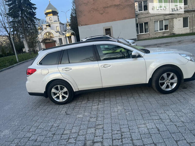 Білий Субару Аутбек, об'ємом двигуна 2.46 л та пробігом 320 тис. км за 8800 $, фото 5 на Automoto.ua
