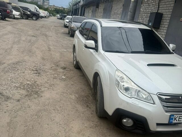 Білий Субару Аутбек, об'ємом двигуна 2 л та пробігом 190 тис. км за 8500 $, фото 1 на Automoto.ua