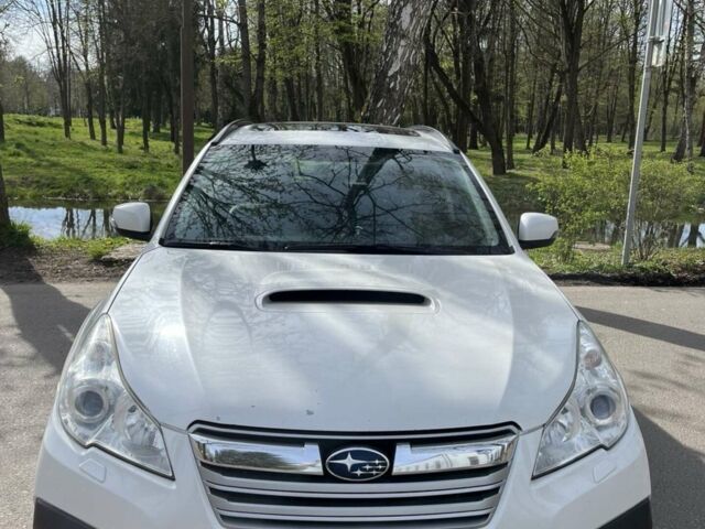 Білий Субару Аутбек, об'ємом двигуна 2 л та пробігом 253 тис. км за 11100 $, фото 3 на Automoto.ua