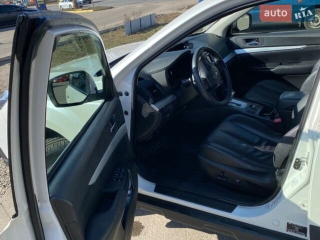 Белый Субару Аутбек, объемом двигателя 2.46 л и пробегом 185 тыс. км за 12400 $, фото 19 на Automoto.ua