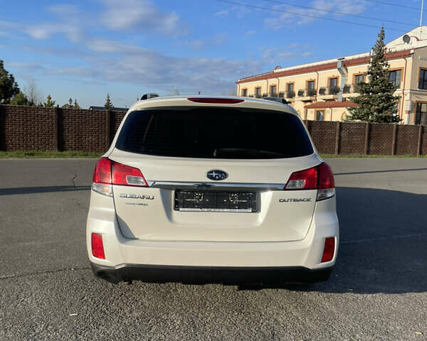 Білий Субару Аутбек, об'ємом двигуна 2.5 л та пробігом 190 тис. км за 10000 $, фото 3 на Automoto.ua
