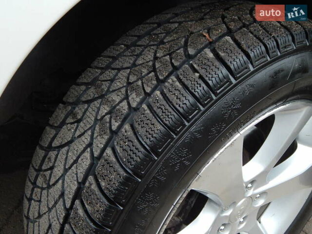 Белый Субару Аутбек, объемом двигателя 2.46 л и пробегом 240 тыс. км за 10890 $, фото 18 на Automoto.ua