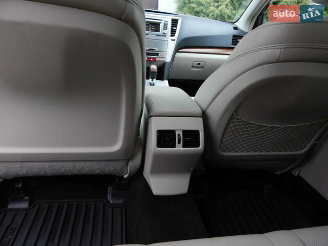 Белый Субару Аутбек, объемом двигателя 2.46 л и пробегом 240 тыс. км за 10890 $, фото 70 на Automoto.ua