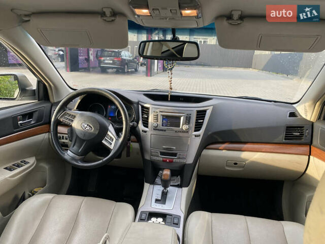 Субару Аутбек 2013 у Львові на Automoto.ua Білий Субару Аутбек, об'ємом двигуна 2.5 л та пробігом 238 тис. км за 8888 $, фото 12 на Automoto.ua