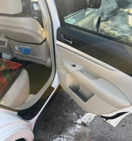 Белый Субару Аутбек, объемом двигателя 2 л и пробегом 230 тыс. км за 12800 $, фото 7 на Automoto.ua