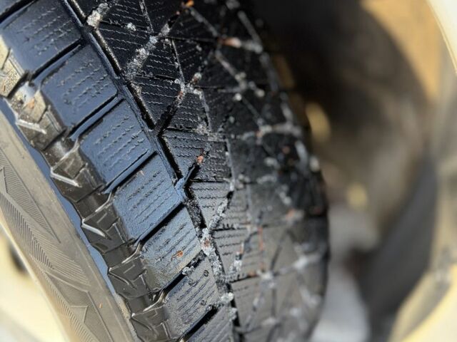 Білий Субару Аутбек, об'ємом двигуна 2 л та пробігом 230 тис. км за 12600 $, фото 7 на Automoto.ua