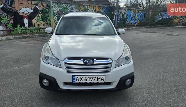 Субару Аутбек 2014 в Харькове на Automoto.ua Белый Субару Аутбек, объемом двигателя 2.46 л и пробегом 212 тыс. км за 11300 $, фото 1 на Automoto.ua