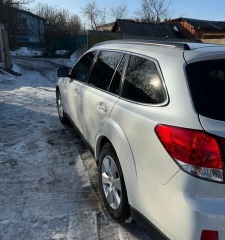 Белый Субару Аутбек, объемом двигателя 2 л и пробегом 230 тыс. км за 12800 $, фото 4 на Automoto.ua