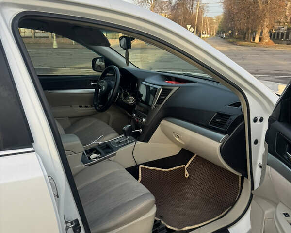 Білий Субару Аутбек, об'ємом двигуна 2.5 л та пробігом 289 тис. км за 11000 $, фото 8 на Automoto.ua