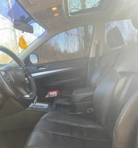 Белый Субару Аутбек, объемом двигателя 2 л и пробегом 250 тыс. км за 12500 $, фото 16 на Automoto.ua