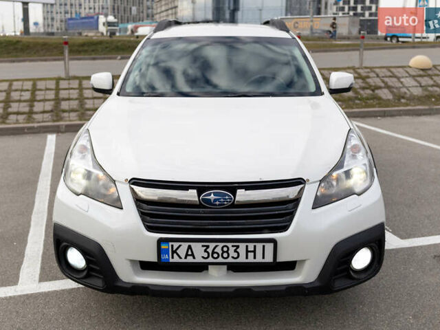 Белый Субару Аутбек, объемом двигателя 2.46 л и пробегом 211 тыс. км за 9970 $, фото 4 на Automoto.ua