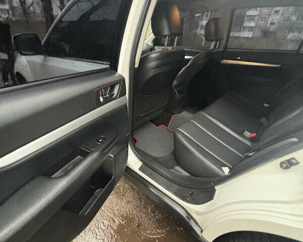 Білий Субару Аутбек, об'ємом двигуна 2 л та пробігом 247 тис. км за 12500 $, фото 15 на Automoto.ua