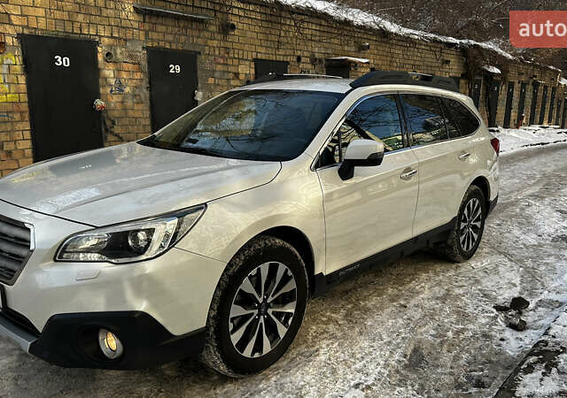 Белый Субару Аутбек, объемом двигателя 2.46 л и пробегом 217 тыс. км за 15000 $, фото 3 на Automoto.ua