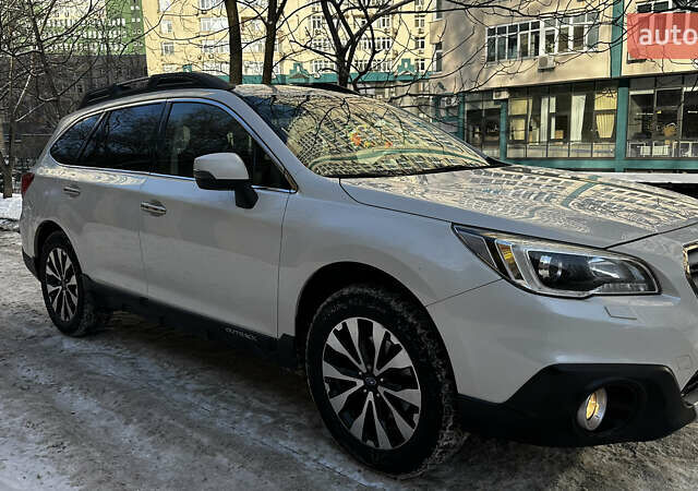 Белый Субару Аутбек, объемом двигателя 2.46 л и пробегом 217 тыс. км за 15000 $, фото 4 на Automoto.ua