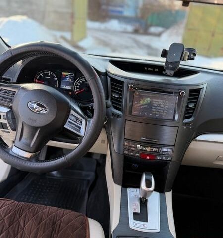 Белый Субару Аутбек, объемом двигателя 2 л и пробегом 230 тыс. км за 12800 $, фото 9 на Automoto.ua